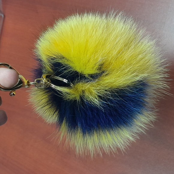 Fur Pompom Key Holder - Picture 3 of 6
